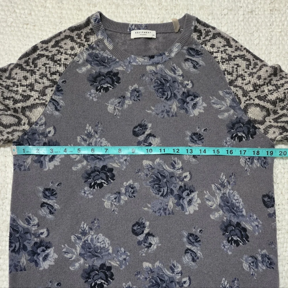 EQUIPMENT FEMME 100% Cashmere Gray Blue Floral Sweater Snake Print Sleeves Large - Picture 11 of 16